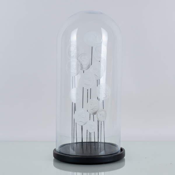 GLASKUPA MED GIPSRELIEFER, 1900-/2000-tal