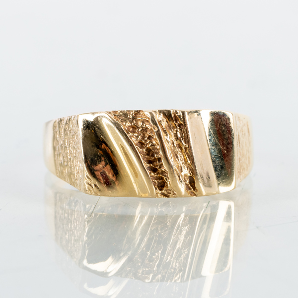 RING, 18k guld, vikt ca 5,1 g 
