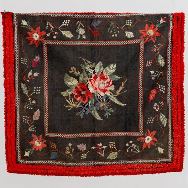 DUK, 1800-tal, ullbroderi i bla korsstygn