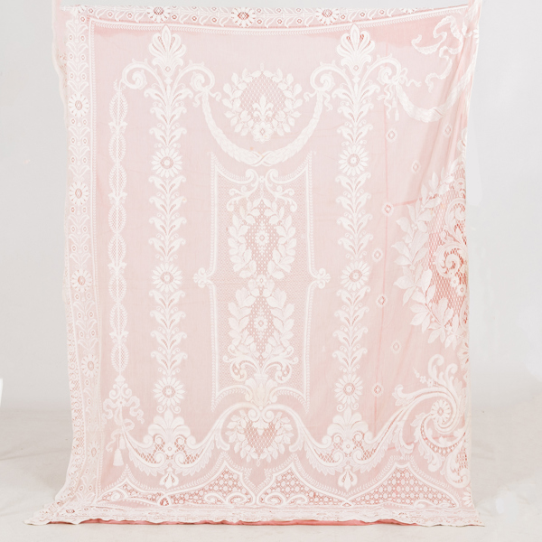 DUK, spets och siden, omkring år 1900