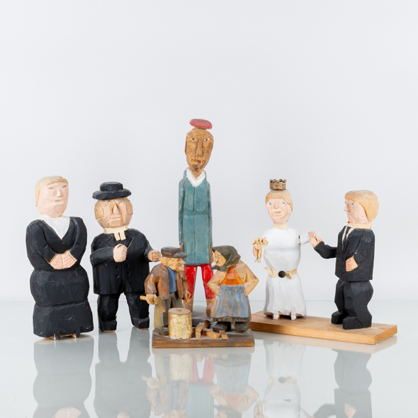 FIGURGRUPP, 5 st, snidat trä, 1900-tal