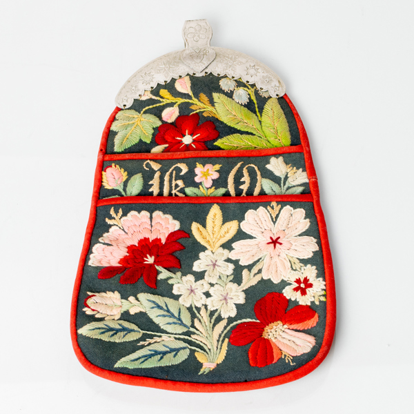 DRÄKTVÄSKA, till folkdräkt, omkring år 1900