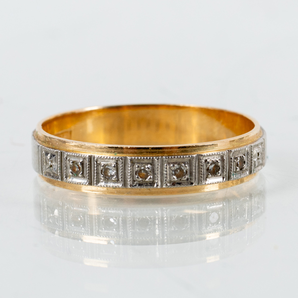 RING, 18k guld och vitguld, med diamanter, svenska stämplar 1967, vikt ca 4,2 g 