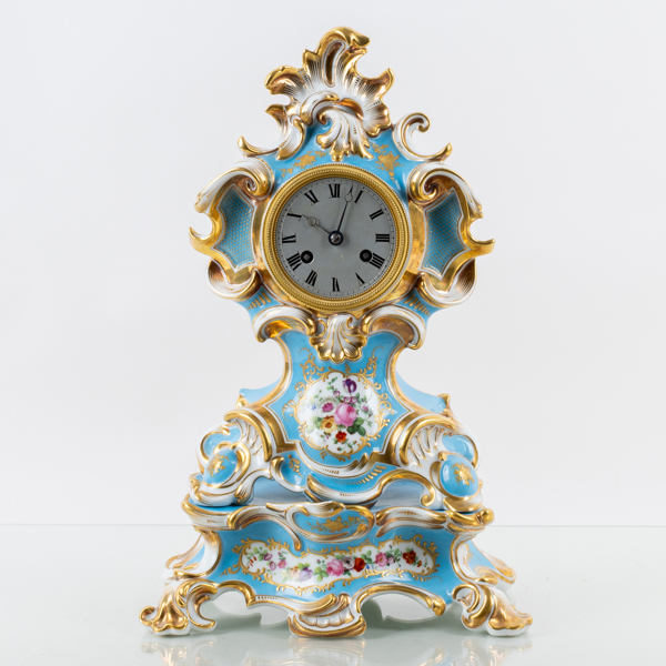 BORDSPENDYL PÅ SOCKEL, porslin, 1900-talets mitt