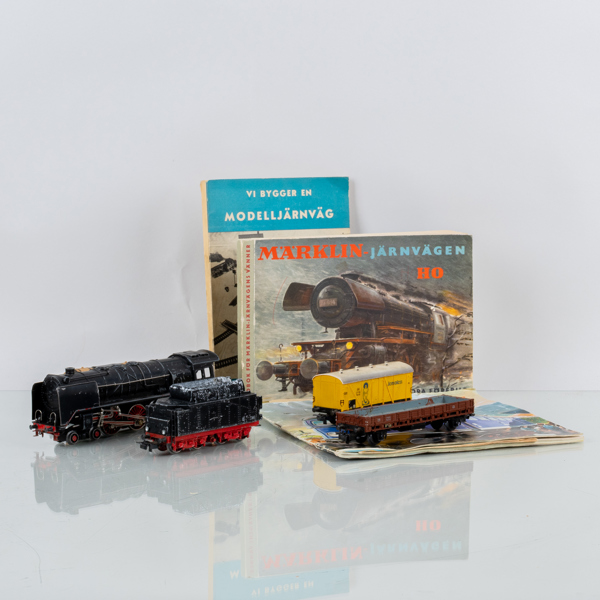 MÄRKLIN, tågbana med lok 800, tender och 7 vagnar, 1900-talets mitt