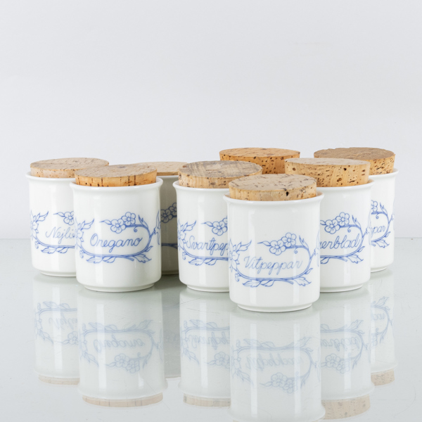  RAIJA UOOSIKKINEN, 8 st kryddburkar, porslin, Arabia, Finland