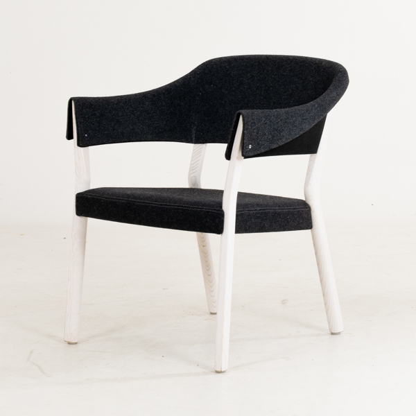 PIERRE SINDRE, karmstol, "Button", Gärsnäs, 2000-tal