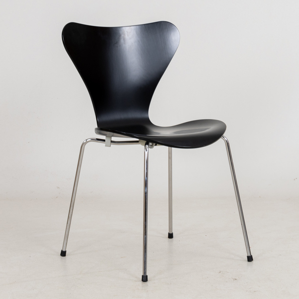 ARNE JACOBSEN, stol, "Sjuan", Fritz Hansen, år 2007