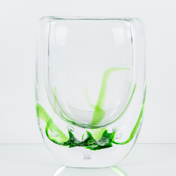 VICKE LINDSTRAND, vas, glas, Kosta Boda, signerad