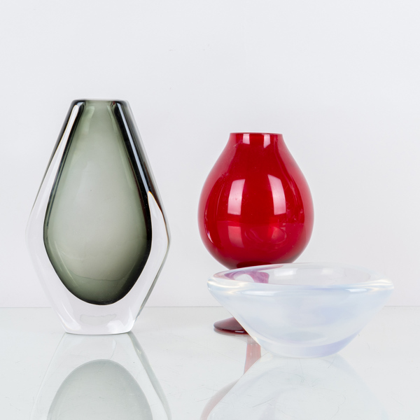 VASER, 2 st, SAMT SKÅL, glas, "Selena" Sven Palmqvist, Orrefors, "Sommerso", Nils Landberg, Orrefors samt Reijmyre