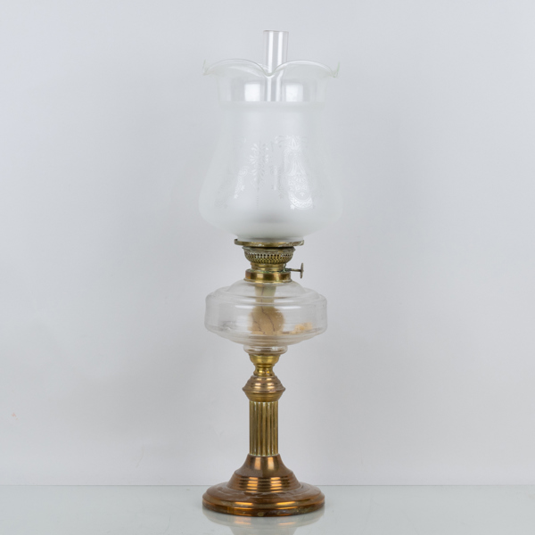 BORDSFOTOGENLAMPA, mässing/glas, omkring år 1900