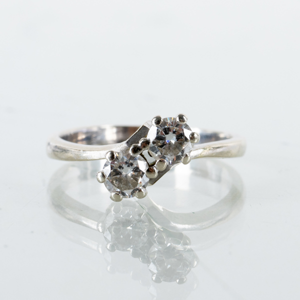 RING, 18k vitguld, med gammalslipade diamanter tot ca 0.63 ct, sk syskonring