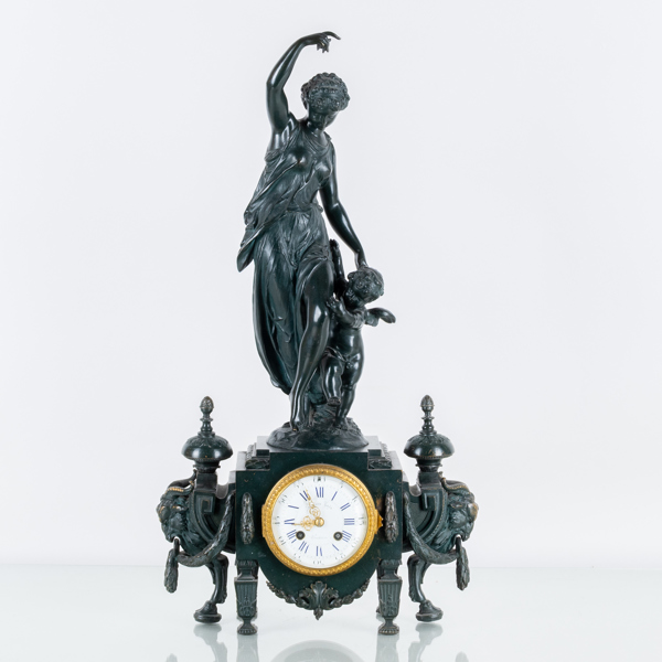 BORDSPENDYL, patinerad metall, Louis XV-stil, Joseph Leja, Stockholm, 1800-talets andra hälft