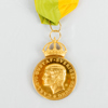 FÖRTJÄNSTMEDALJ, 18k guld, för lång och trogen tjänst, Kungliga Patriotiska sällskapet 1987, tot vikt ca 31,5 g