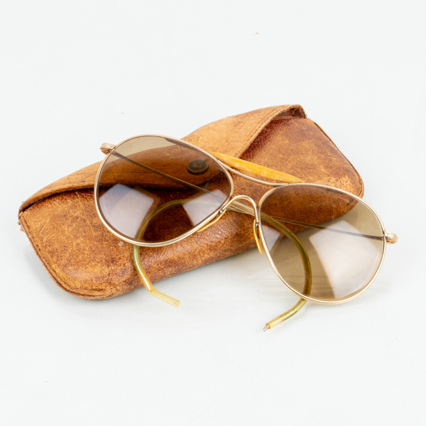 SOLGLASÖGON, Calobar, 1900-taltets mitt