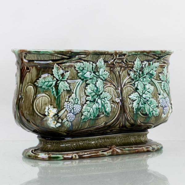 YTTERFODER, majolika, omkring år 1900