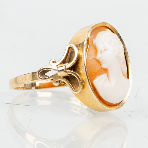RING, 18k guld, snäckskalscamé, tot vikt ca 4 g