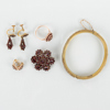 ARMBAND, BROSCH, RING SAMT 2 PAR ÖRHÄNGEN, med granater, 1900-tal