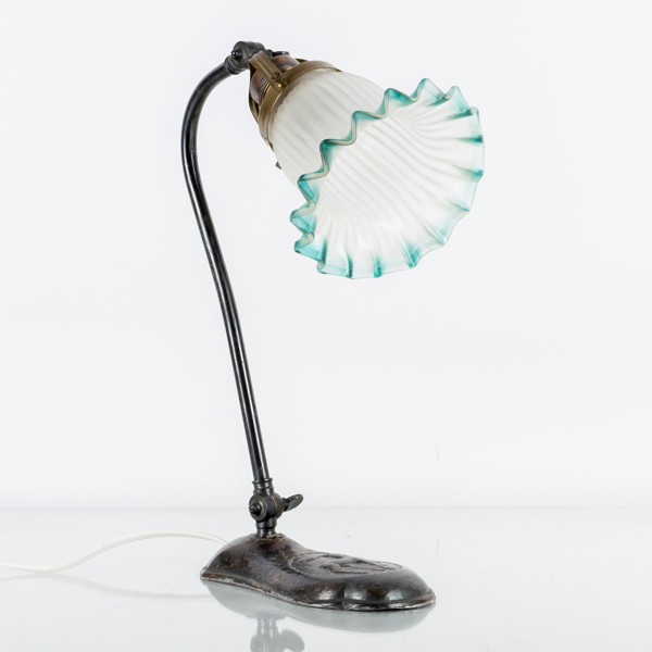 BORDSLAMPA/VÄGGLAMPA, patinerad koppar, 1900-talets första hälft