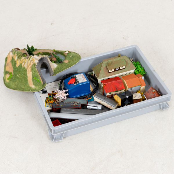 MÄRKLIN, lok med 7 vagnar samt hus och transformator, 1900-talets mitt