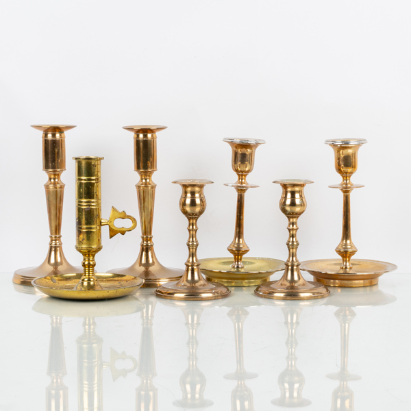 SAMLING LJUSSTAKAR, 7 st, mässing, bla Skultuna och Gusums Bruk, mestadels 1900-talets mitt