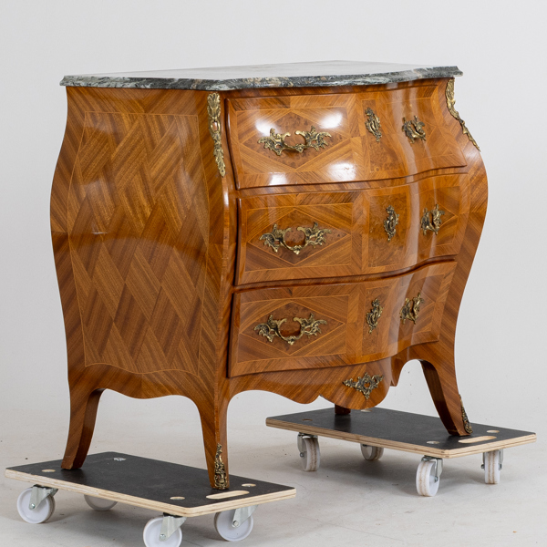 BYRÅ, rokokostil, 1900-talets mitt