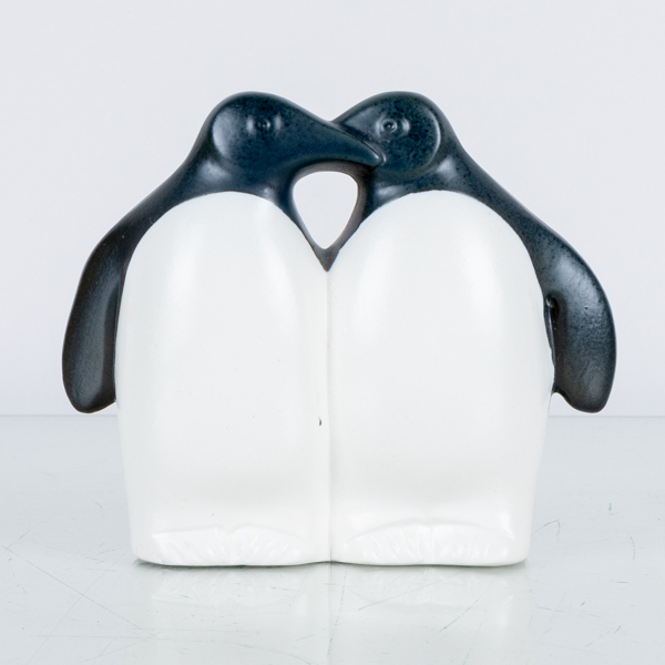 LISA LARSON, figur, stengods, "Pingviner", ur serien Noaks Ark, Gustavsberg, osignerad