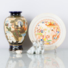 VAS, MINIATYRSKÅL, FIGURIN OCH FAT, porslin, Japan, bla Satsuma, 1900-tal