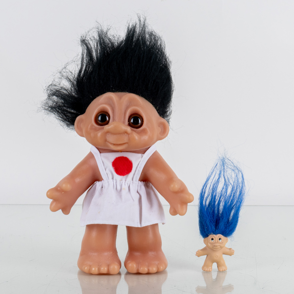 FIGURER, 2 st, plast, troll, 1900-talets andra hälft