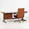 ARNE VODDER, tillskrivet, skrivbord och skrivbordsstol, fanér av riopalisander, 1960-/70-tal