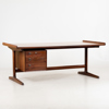 ARNE VODDER, tillskrivet, skrivbord och skrivbordsstol, fanér av riopalisander, 1960-/70-tal