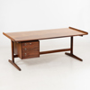 ARNE VODDER, tillskrivet, skrivbord och skrivbordsstol, fanér av riopalisander, 1960-/70-tal