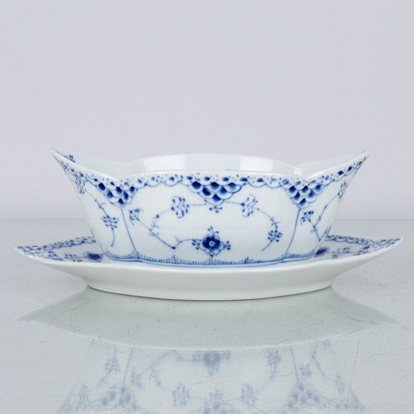  ROYAL COPENHAGEN, såsskål, porslin, "Musselmalet", modell 584, Danmark