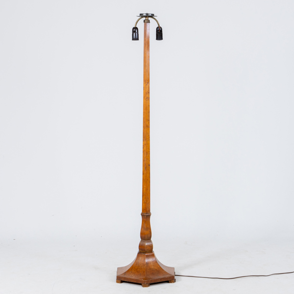 GOLVLAMPA, 1900-talets första hälft 