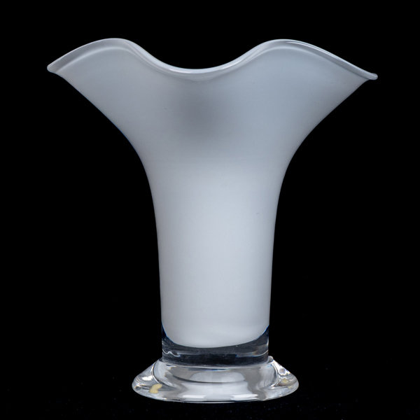 ANNE NILSSON, vas, glas, "Kantarell", Orrefors, signerad