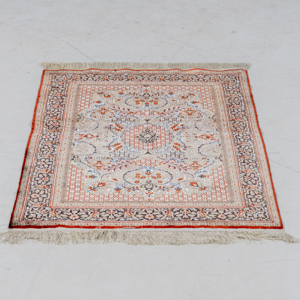 ORIENTMATTA, silkeinslag, ca 92 x 62 cm