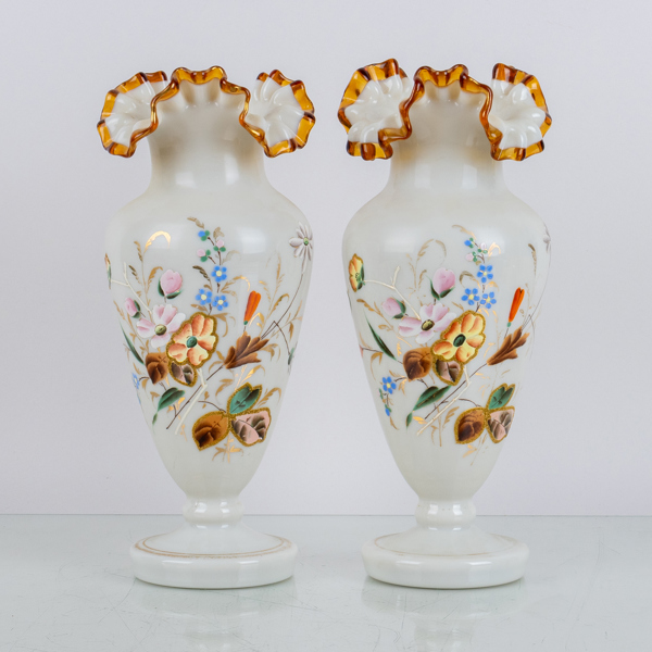 VASER, 1 par, opalglas, 1900-talets början