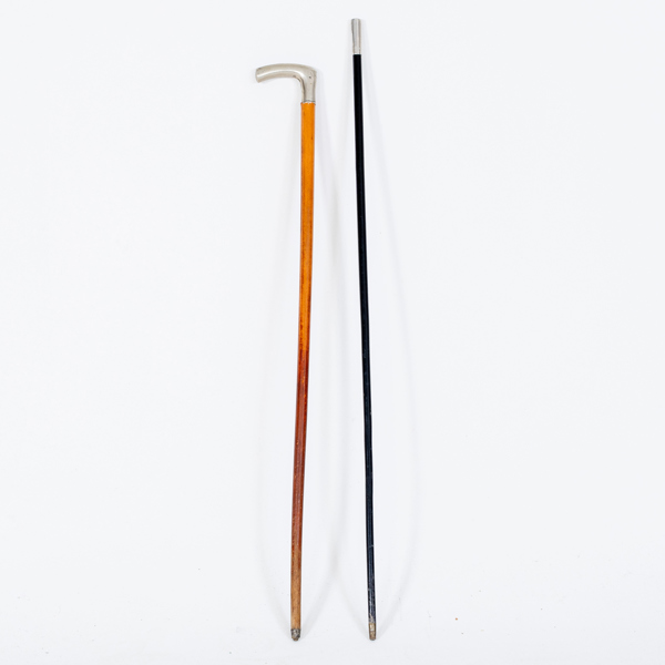 KÄPPAR, 2 st, med handtag i silver, 1900-talets första hälft