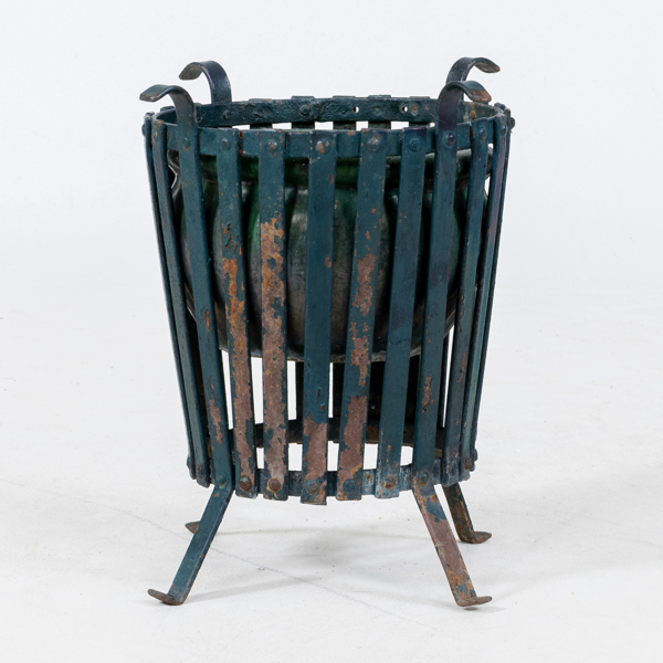 YTTERFODER/ELDKORG, bemålat smide, 1900-tal