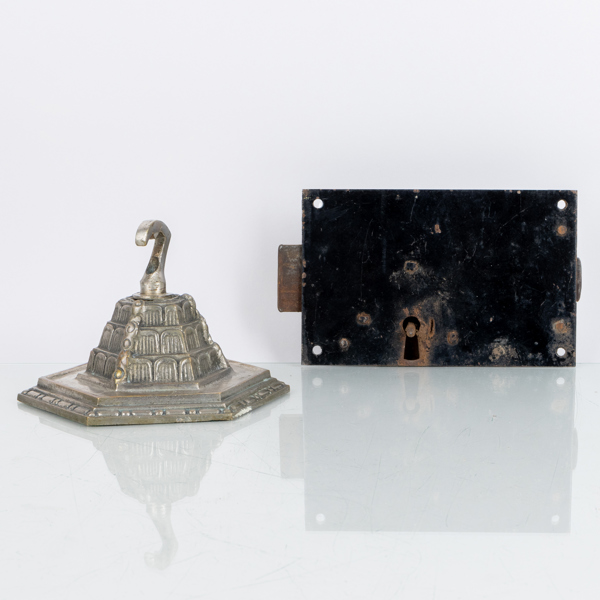 TAKKROK SAMT LÅS, metall, 1800-/1900-tal