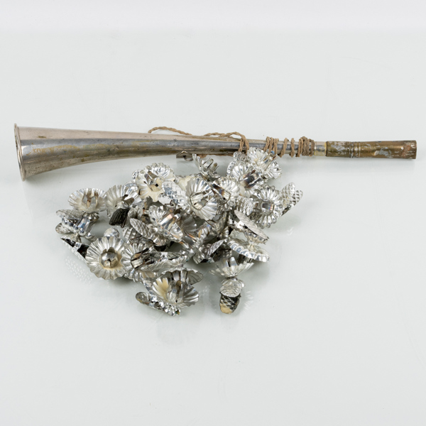 LUR OCH LJUSHÅLLARE, vitmetall, 1900-talets första hälft 