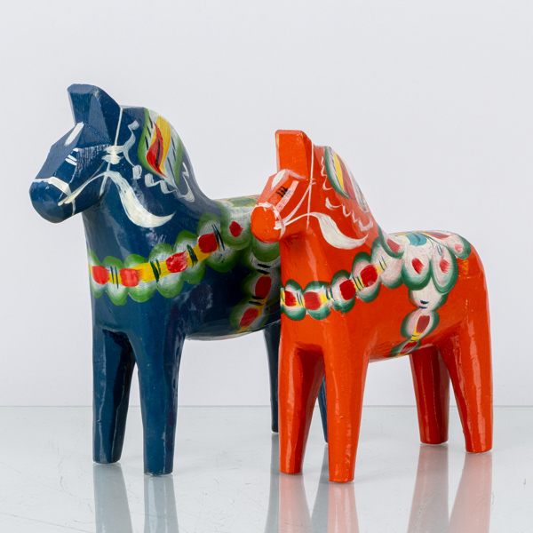 DALAHÄSTAR, 2 st, bemålat trä, 1900-tal