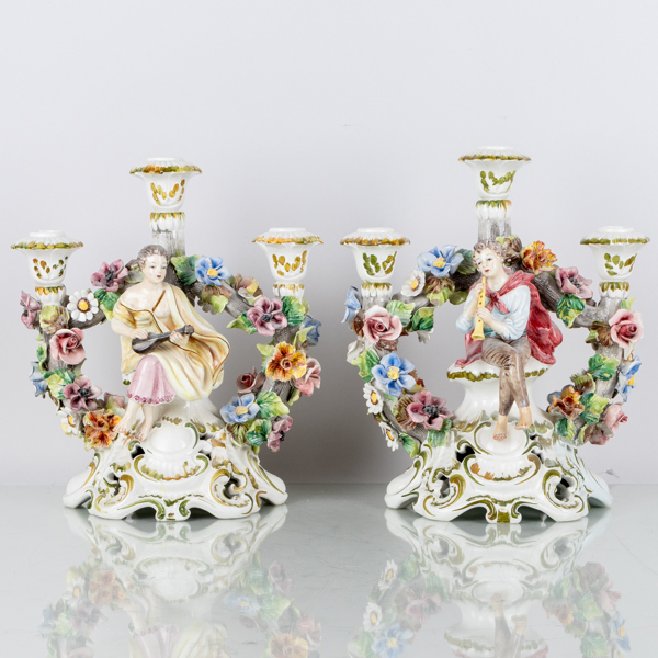 KANDELABRAR, 1 par, porslin, Italien, 1900-tal