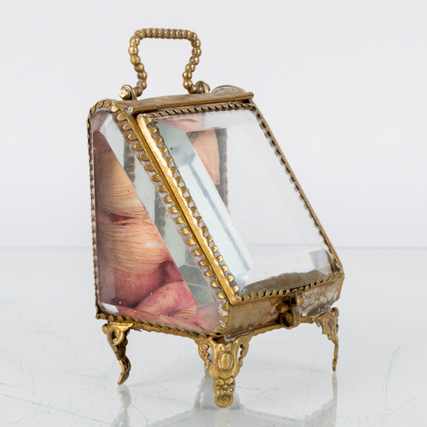 FICKURSSTÄLL, glas och mässing, 1900-talets första hälft