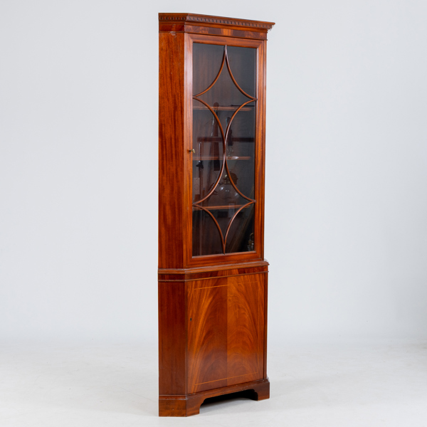 HÖRNSKÅP, engelsk stil, 1900-talets mitt