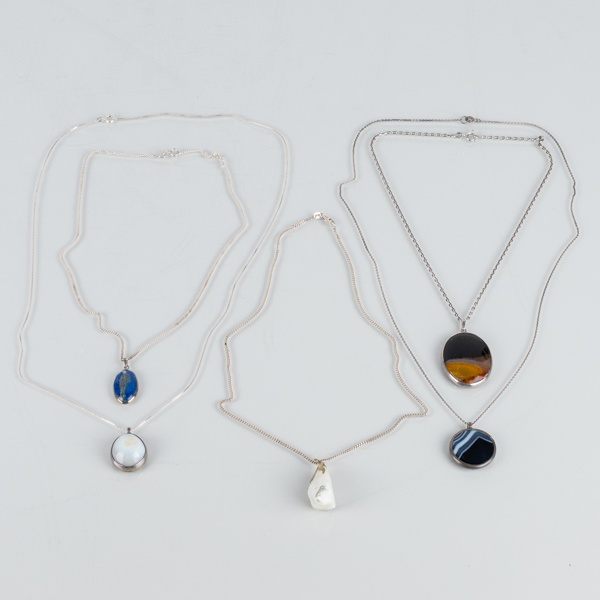 HALSKEDJOR MED HÄNGEN, 5 st, silver och stenar, 1900-tal