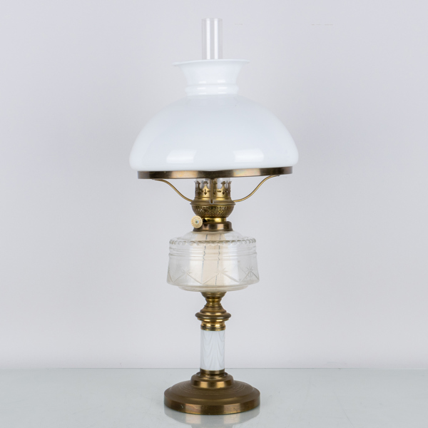 BORDSFOTOGENLAMPA, glas och mässing, 1900-talets första hälft