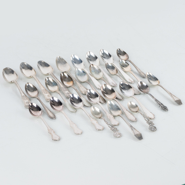 SAMLING KAFFESKEDAR, 26 st, silver, olika modeller, 1900-talets första hälft