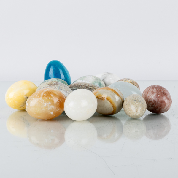 DEKORATIONSÄGG, 14 st, sten, bla Italien, 1900-tal