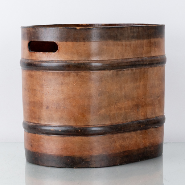 PAPPERSKORG, läder, 1900-talets mitt